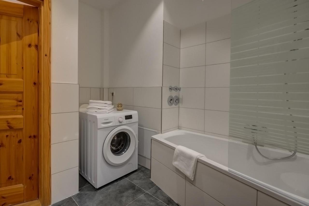Kaza Guesthouse, Centrally Located 2 & 3 Bedroom Apartments In Аугсбург Экстерьер фото