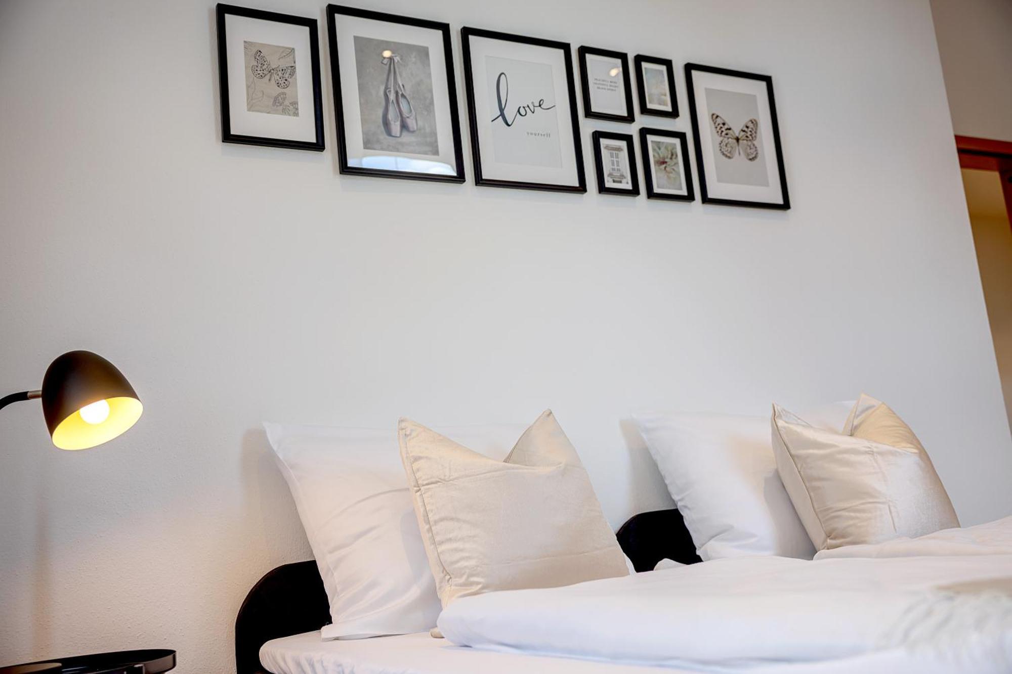 Kaza Guesthouse, Centrally Located 2 & 3 Bedroom Apartments In Аугсбург Экстерьер фото