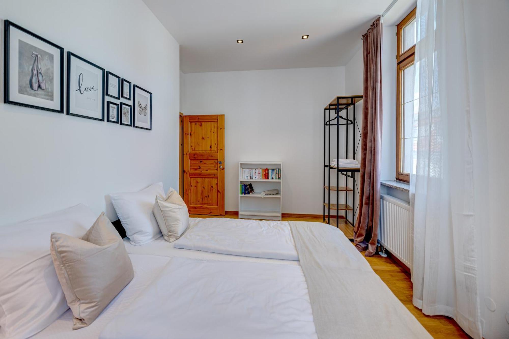 Kaza Guesthouse, Centrally Located 2 & 3 Bedroom Apartments In Аугсбург Экстерьер фото